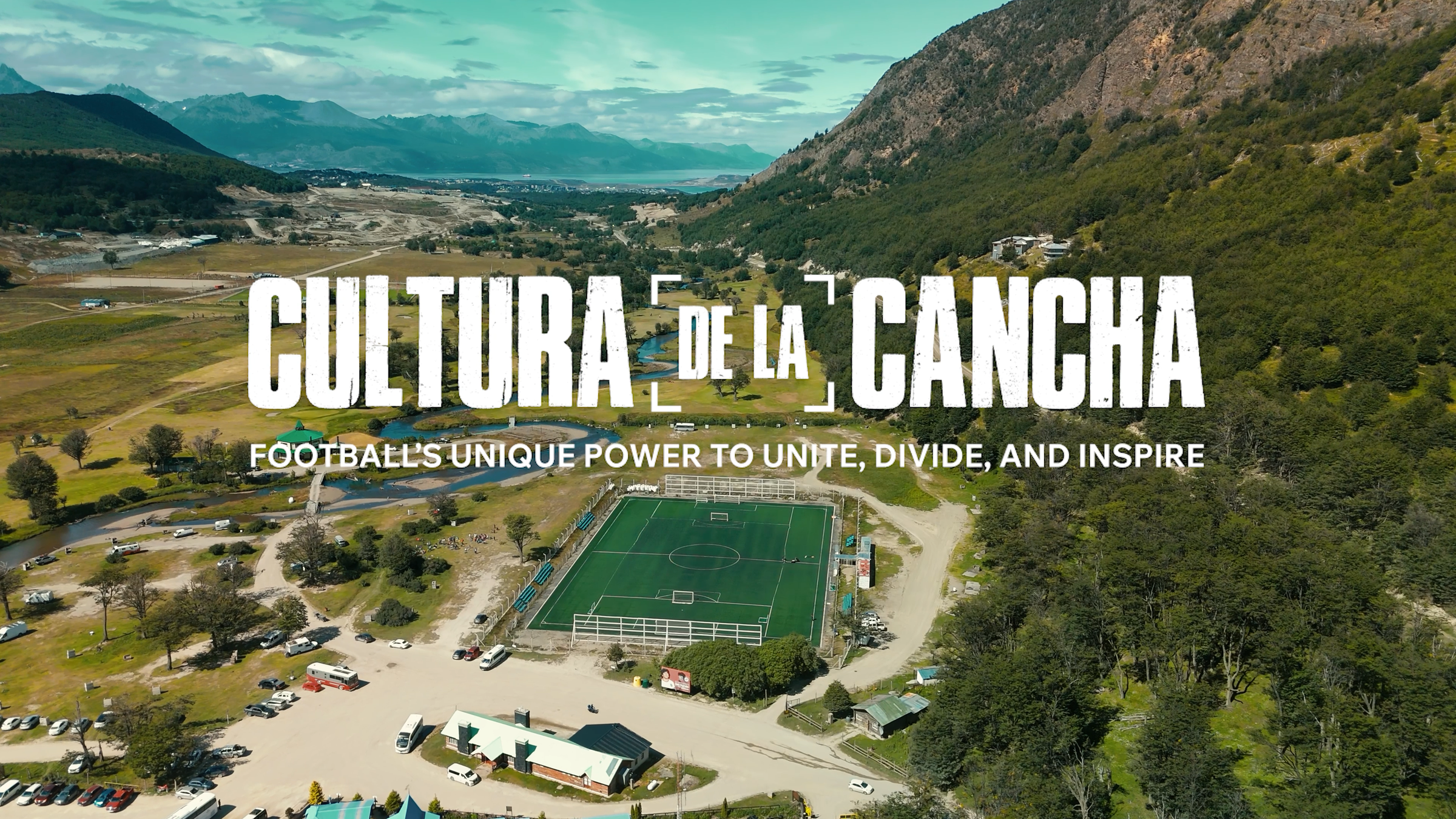 Cultura de la Cancha — football pitch in a Patagonian valley